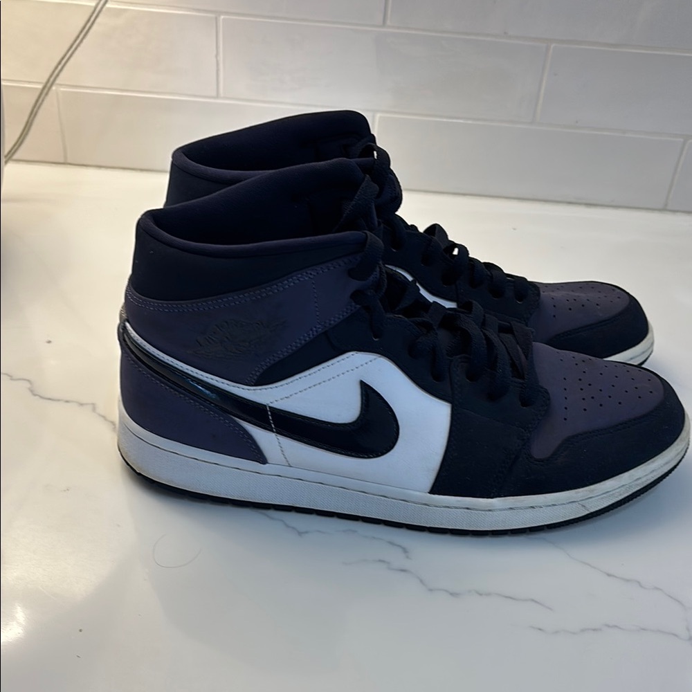 Nike Men's Air Jordon blue and white sneakers